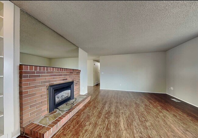 Foto del edificio - 2303 S Occident St