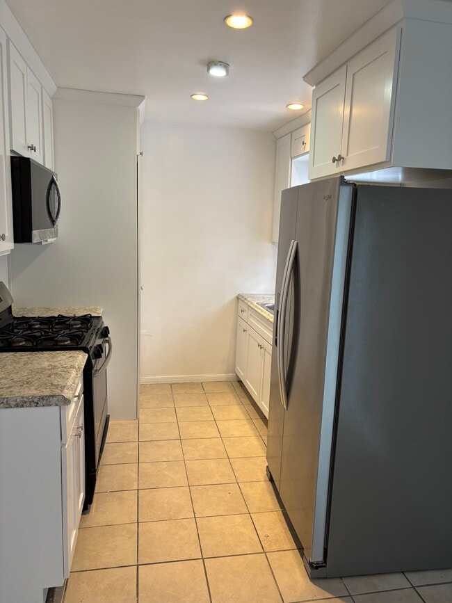 Foto del edificio - 1639 W 80th St