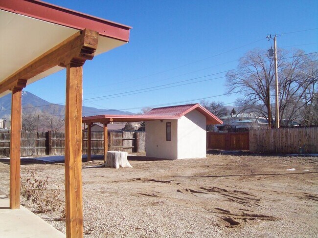 Building Photo - 611 Apache Street