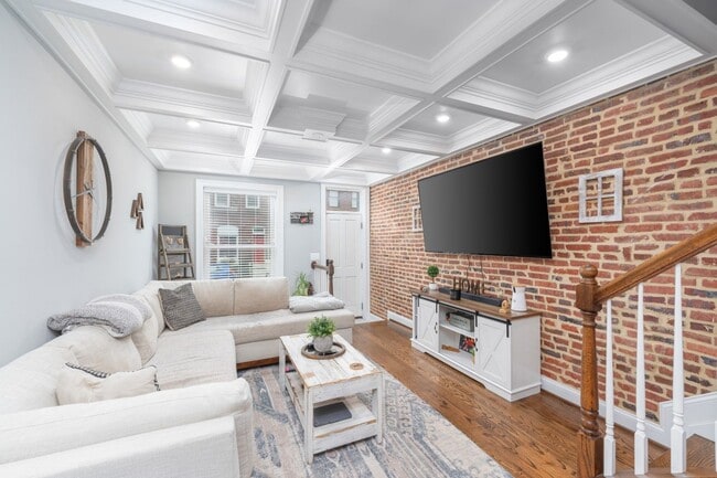 Building Photo - 216 S Robinson St
