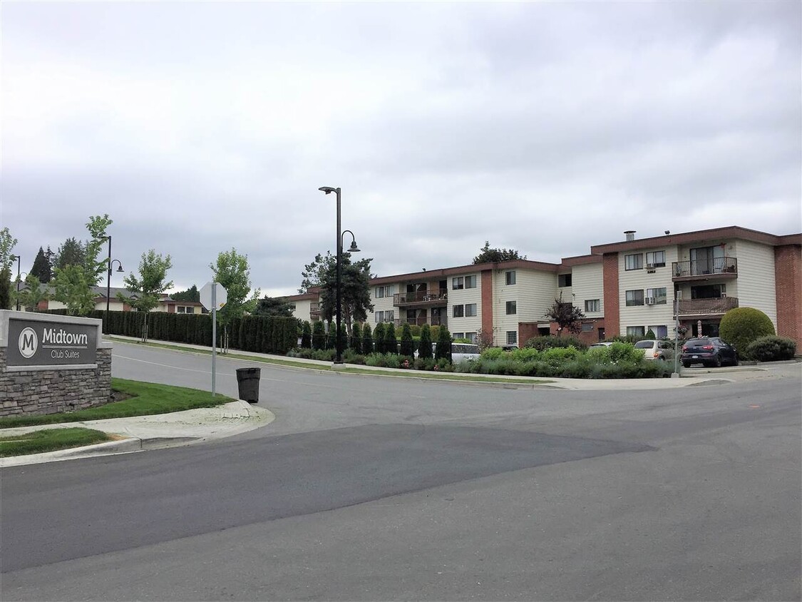 Building Photo - 1909-1909 Salton Rd