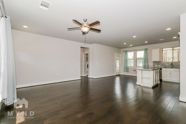 Foto del edificio - 10601 Wills Loop