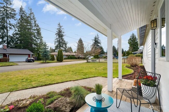 Building Photo - Beautiful Home in Newport Hills!! A/C!!