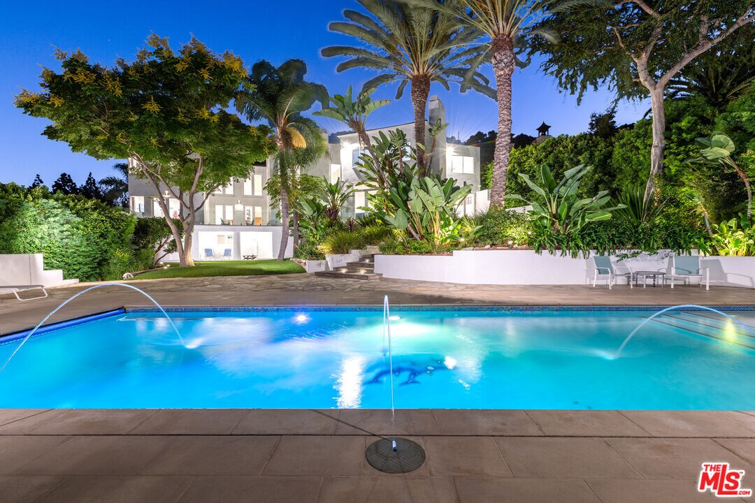 Foto principal - 7759 Torreyson Dr