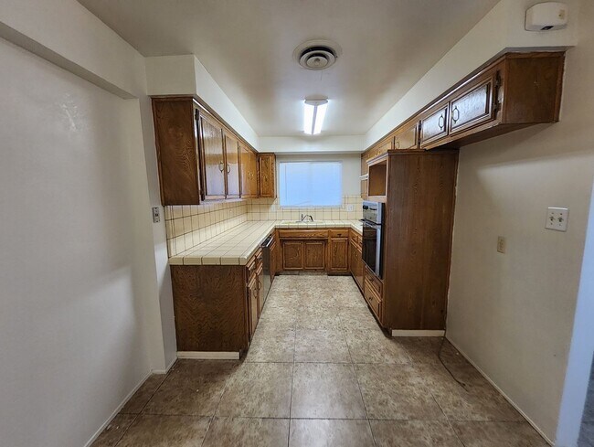 Building Photo - 3516 Argent St., Bakerfield, CA 93304
