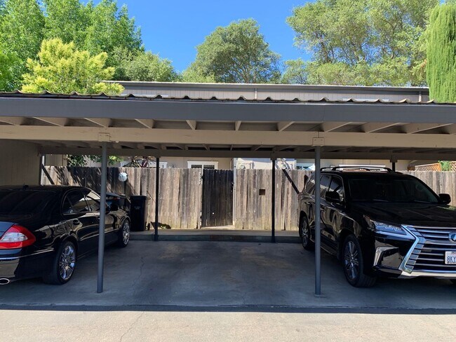 Foto del edificio - Free December Rent!!!3 Bedroom, 2 1/2 Bath in Fair Oaks