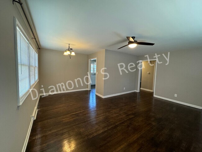 Foto del edificio - 2742 S Stewart Ave
