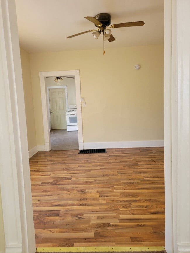 Dining Room - 909 Kewaunee St