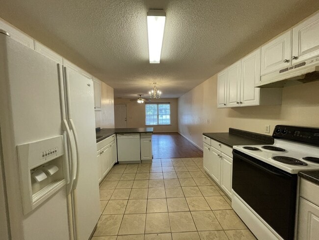 Building Photo - Duplex for Rent