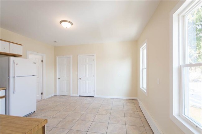 Building Photo - 79 Kilmer Ave