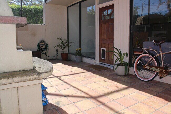 Foto del edificio - 3192 Bird Ave