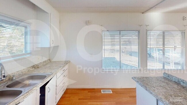 Building Photo - 4611 N Camino Feliz