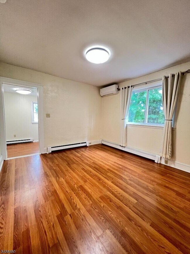 Foto del edificio - 285 Rutherford Ave
