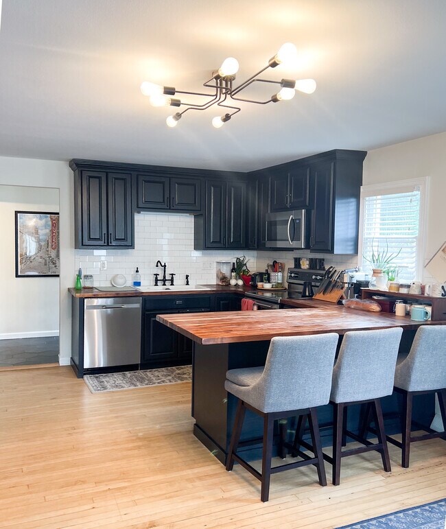 Foto del edificio - 3044 N 73rd St
