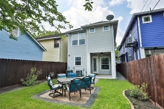 Building Photo - 843 E 28th St