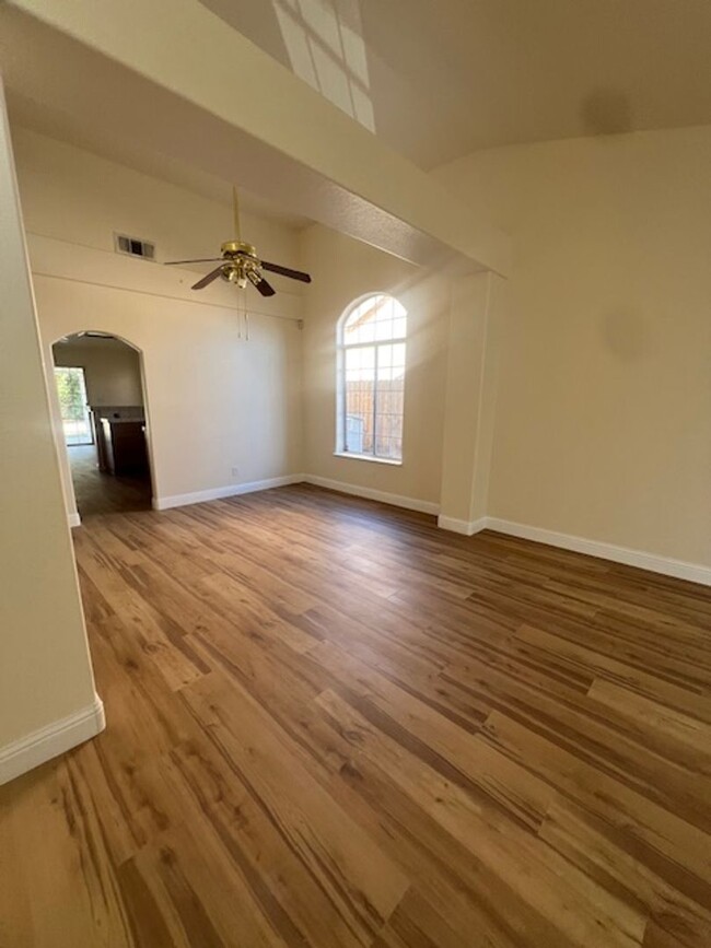 Building Photo - Beautiful Remodeled Home