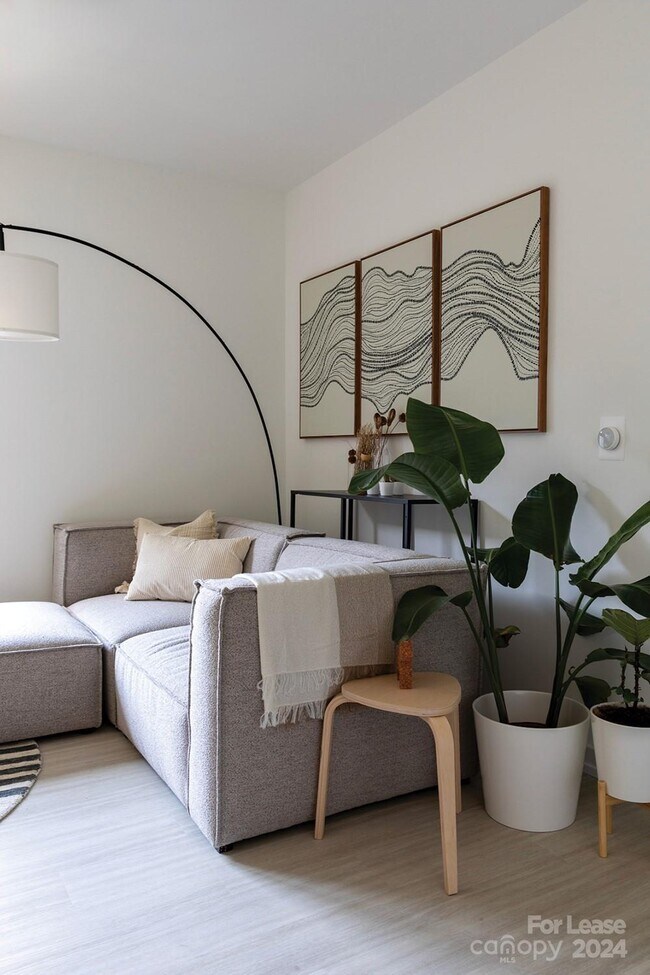 Building Photo - 730 E 36th St