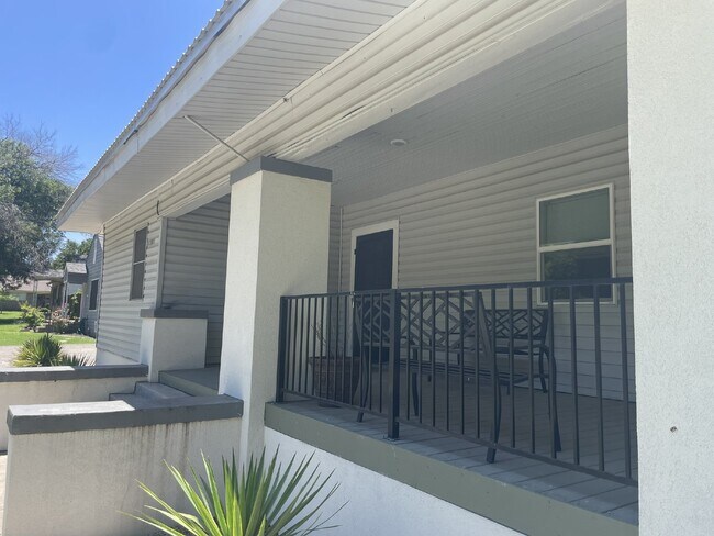 Building Photo - Private one bedroom, one bath for 6 month ...
