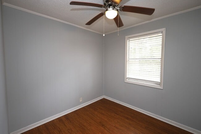 Building Photo - 808 Lilly St