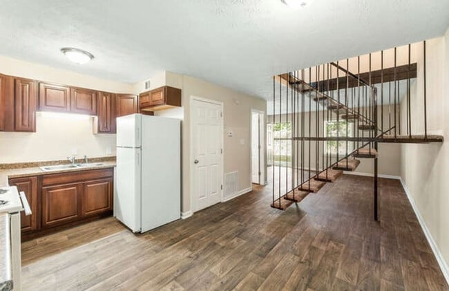 Building Photo - Village Townhomes of Oxford