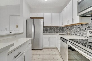 Building Photo - 825 NE 199th St