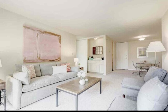 Foto del edificio - 1337 Shelter Creek Ln
