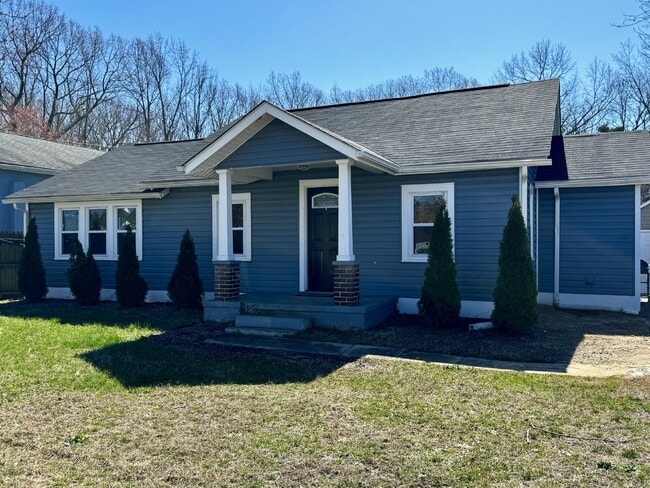 Building Photo - Charming 3-Bedroom Home with 3 Full Bathro...