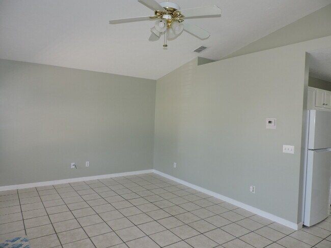 Foto del edificio - 5931 Pinetree Ave