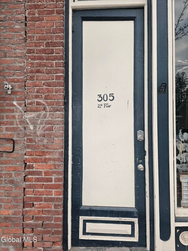 Foto del edificio - 305 Main St