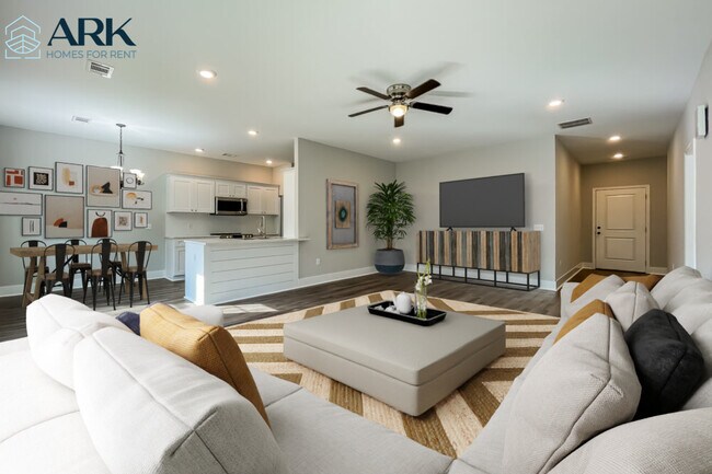 Building Photo - 17 Greyfield Dr
