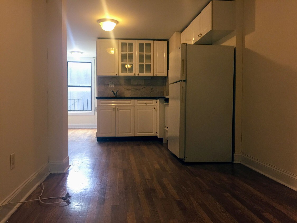 Primary Photo - 613 9th Ave