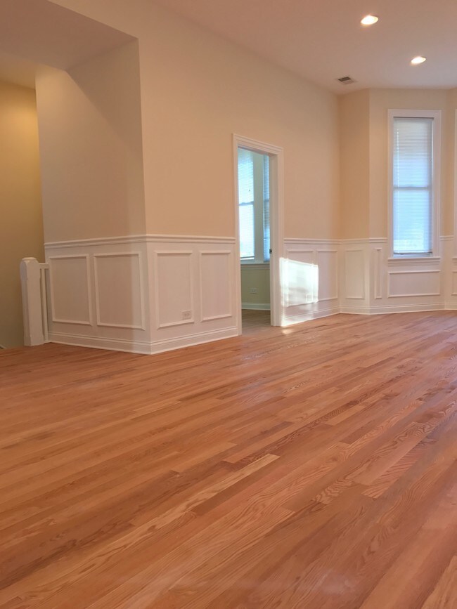 Foto del edificio - 3322 N Troy St