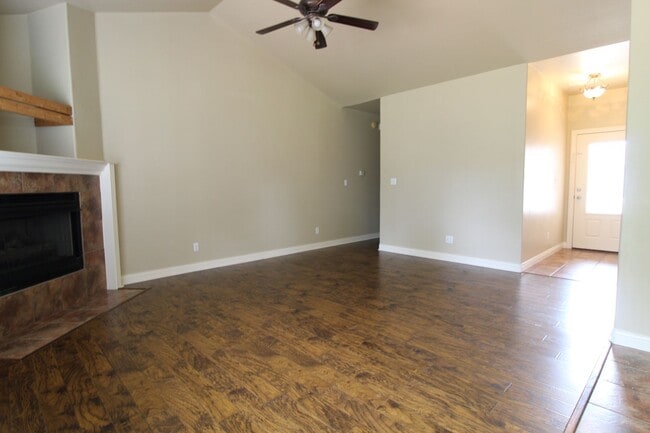 Building Photo - designed for comfort : 3 Bedroom 2 Bath