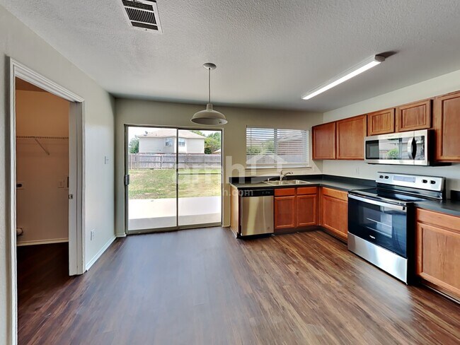 Foto del edificio - 2014 Kingsbridge Dr