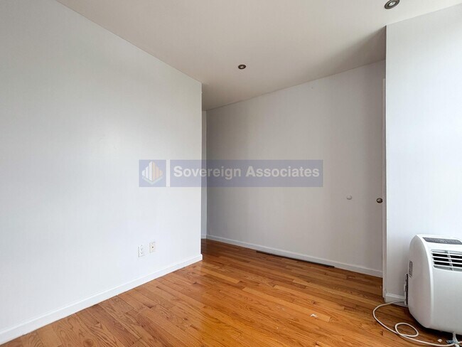 Foto del edificio - 953 Columbus Ave
