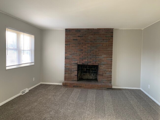 Foto del edificio - Large 4 Bedroom Home