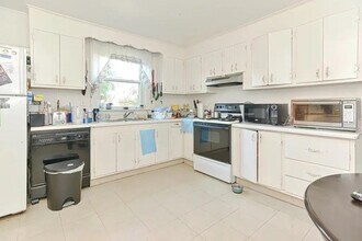 Building Photo - 36 Hollace St