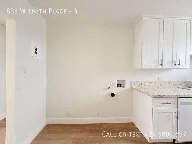 Foto del edificio - 835 W 165th Pl