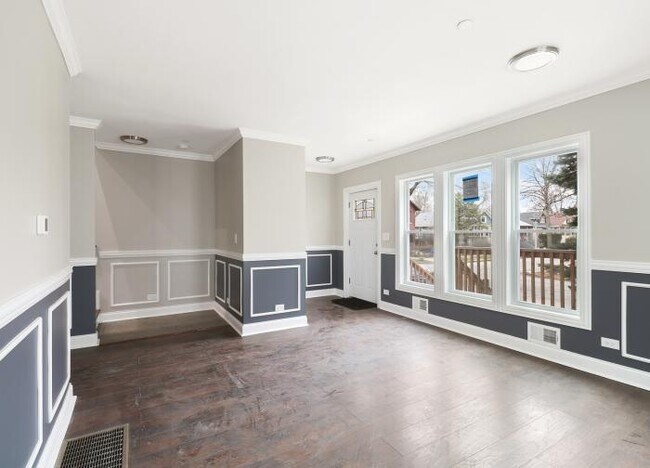 Building Photo - 3 bedroom in Oak Park IL 60302