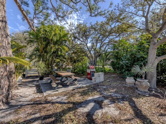 Foto del edificio - 217 Airport Ave W