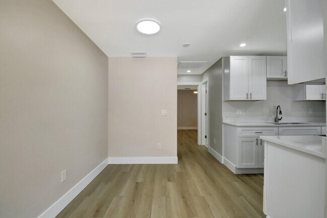 Foto del edificio - 310 N M St