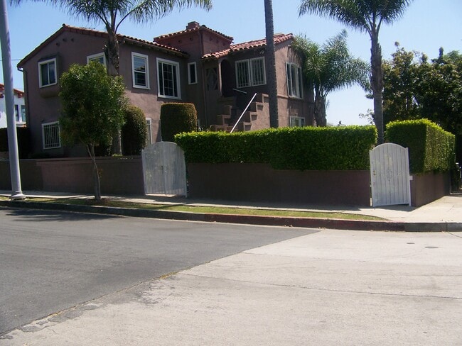 Building Photo - 2500 S Bronson Ave