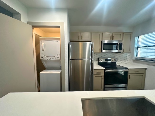 Building Photo - 6014 Victor St