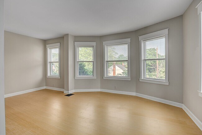 Foto del edificio - 3036 Urwiler Ave