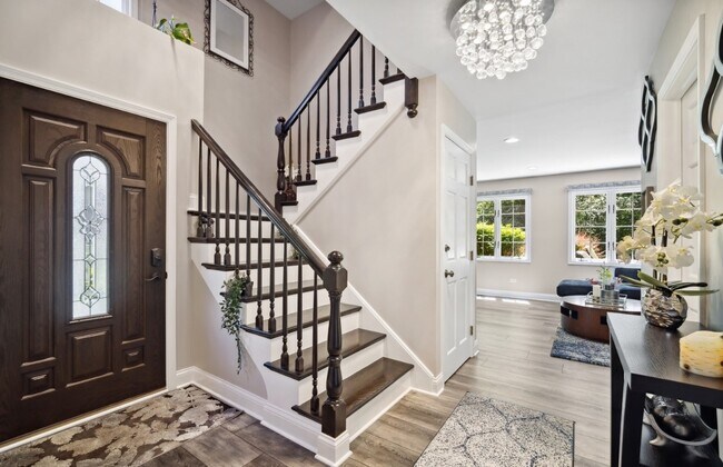 Foto del edificio - 819 Suffield Sq