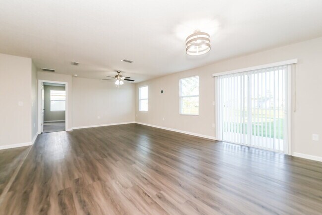 Foto del edificio - 2440 Cold Stream Ln