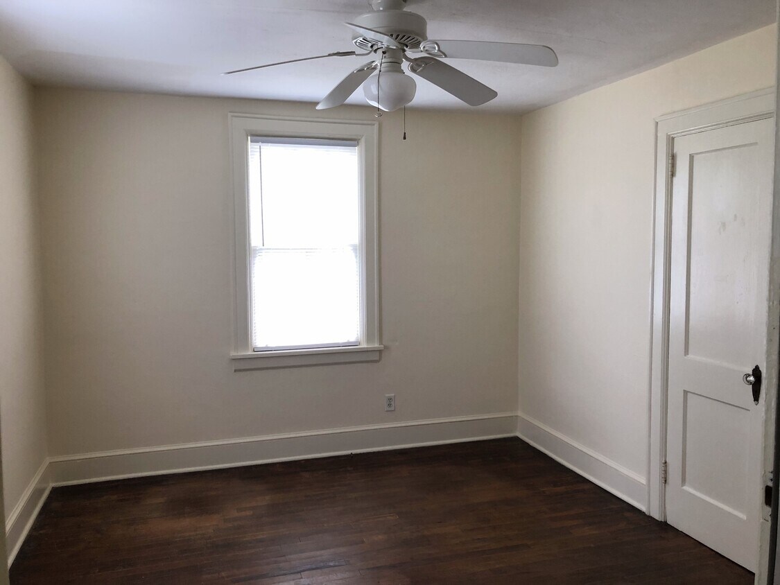Primary Photo - 137 Burnett St - PRE-LEASING FOR AUGUST 2024