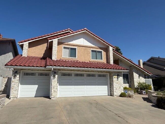 Foto del edificio - Fully Furnished 5 bedroom home