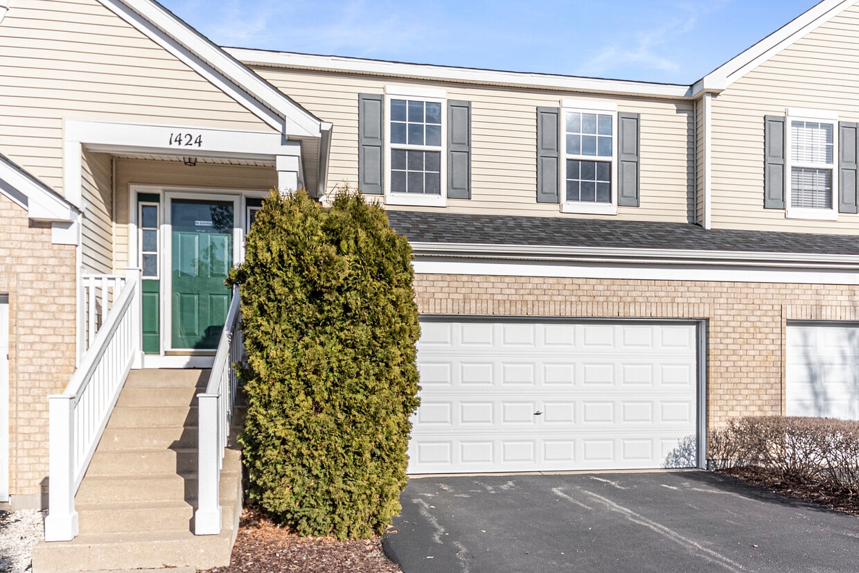 1424 Westhampton Dr, Plainfield, IL 60586 Townhome Rentals in