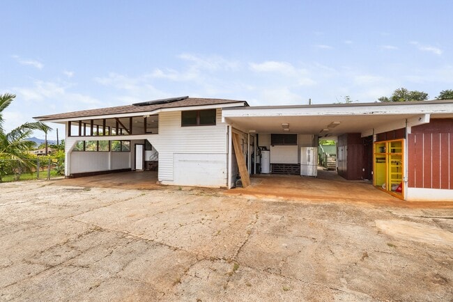 3 Bed / 1.5 Bath house with carport Parking. - 3 Bed / 1.5 Bath house with carport Parking.